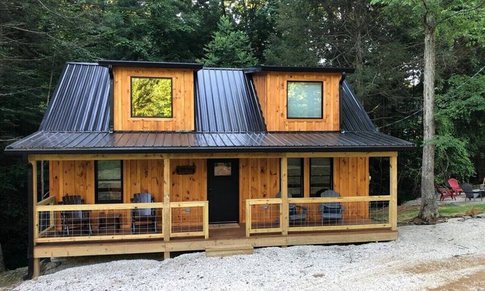Campton Cabin | Red River Gorge Turtle Falls Hot Tub Firepit Wi-Fi