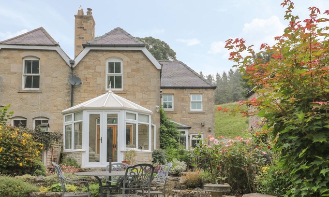 Old Bewick Cottage | Red Squirrel Cottage, 5 Biddlestone