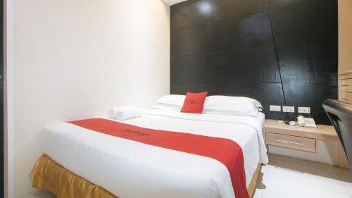 Mandaue Hotel | RedDoorz at Grand Apartelle Hernan Cortes Cebu