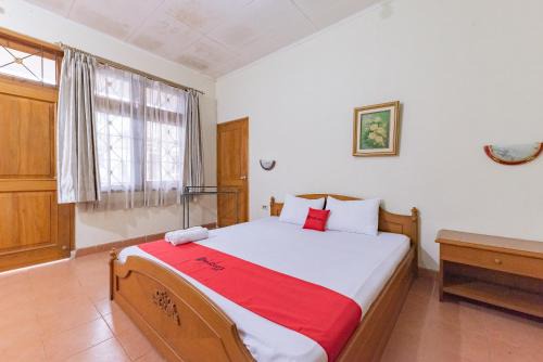 Sukabumi Hotel | RedDoorz Plus at Wisma Kenanga Sukabumi