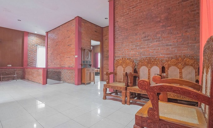 Megamendung House | RedDoorz Plus @ Lodaya Gunung Geulis Puncak