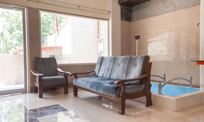 Sedati Hotel | RedDoorz @ Sedati
