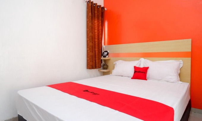Rembang Hotel | RedDoorz Syariah near Alun Alun Kota Rembang