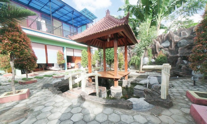 Banyuwangi Hotel | RedDoorz Syariah near Mall Roxy Banyuwangi 2