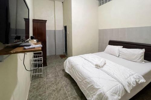 Klojen Hotel | Redisa RedPartner near RS Saiful Anwar