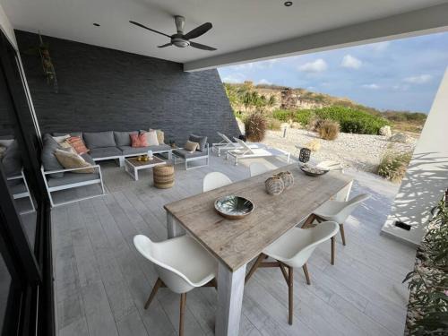 Sint Michiel Apartment | Reef View - Luxury apartment with seaview and pool