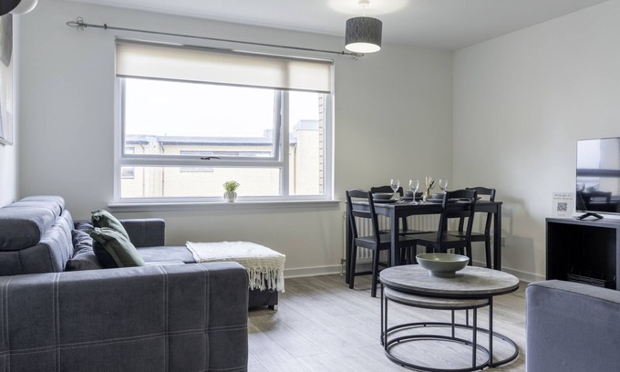East End Apartment | Refreshing Modern Apartment in Glasgow