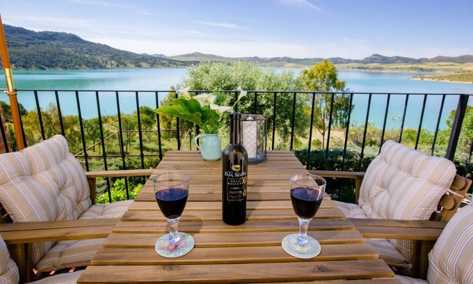 Antequera Cottage | Refurbished holiday apartments with large terrace and panoramic view of the lake