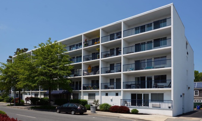 The Pines Condo | Rehoboth Ave Condo w/Parking Sleeps 4 Clean/Updated/Comfortable