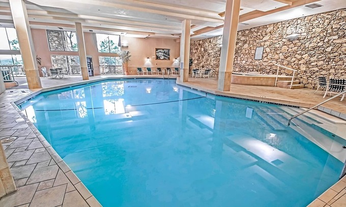 Osage Beach Hotel | Relax and Recharge! Onsite Pool, Free Parking, Close to Lake of the Ozarks