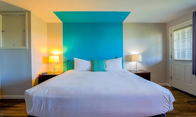 Seaside Hotel | Relax and Unwind! Pet-friendly Property, Free Parking, River View!