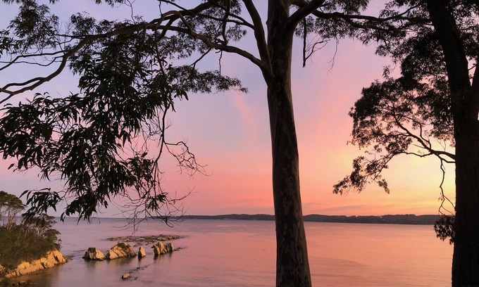 Maloneys Beach House | Relax at this cliff top retreat overlooking Long Beach.