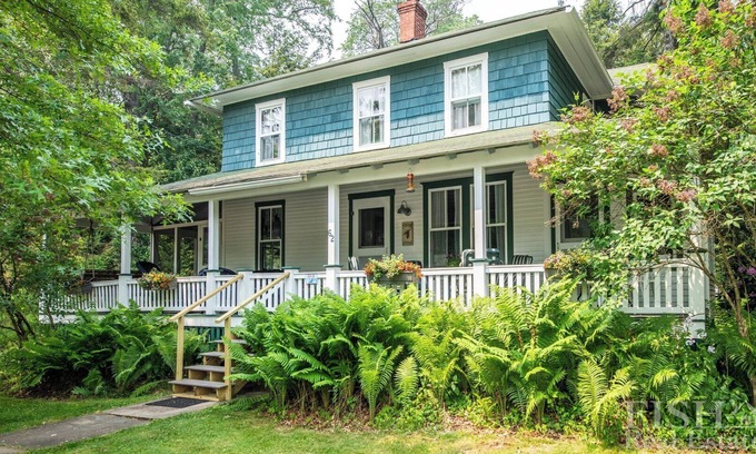 Eagles Mere Cottage | Relax during the evening on the veranda at "Pinecone" in Eagles Mere.