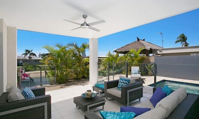 Broadbeach Waters House | Relax, Escape and Enjoy!