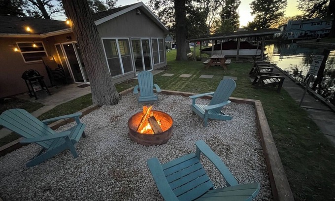 Lakeview Cottage | Relax Inn - Waterfront Luxury Island Cottage