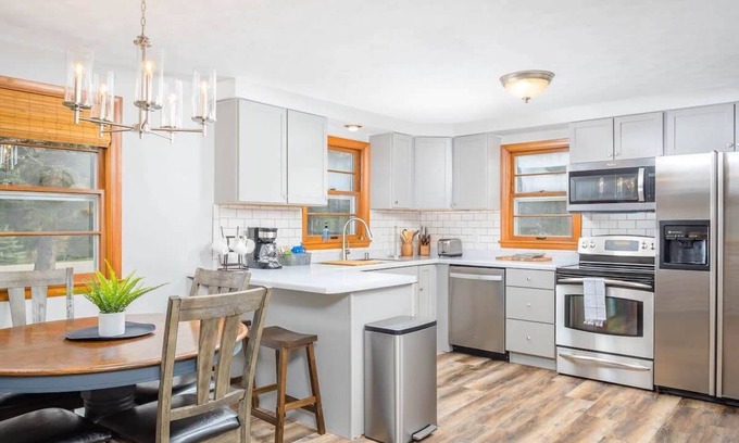 Appleton House | πππ₯ππ± π¨π§ ππ¨π ππ«π¬ - 3 bedroom, 2 bath