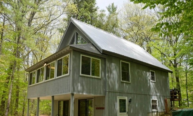 Conway Ski Chalet | Relax, swim, kayak, ski, shop, bike and play! Come enjoy the valley.