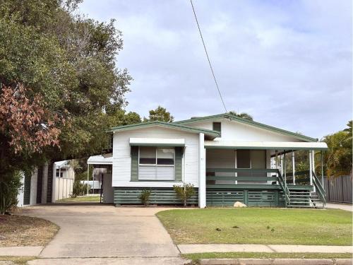 Moranbah Apartment | Relaxing 3Bed Home