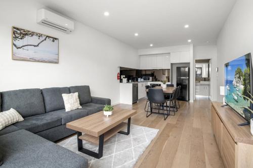 Essendon House | Relaxing Family Townhouse Near Melbournes CBD