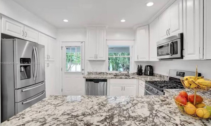 Downtown Hollywood House | Relaxing Home Pool in Hollywood
