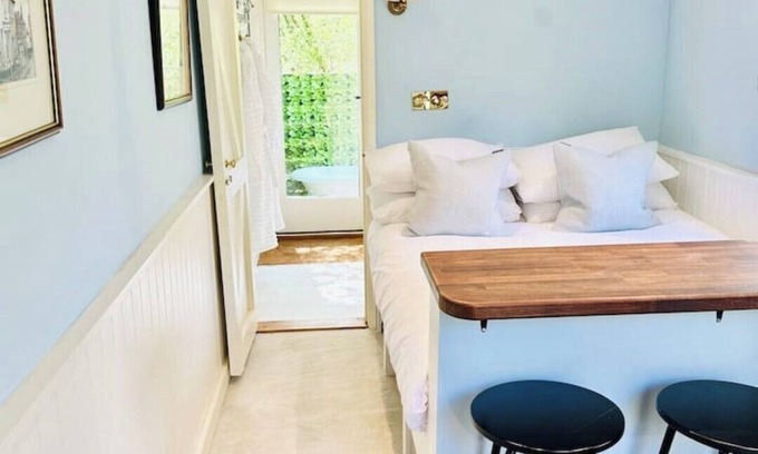 Sittingbourne Cabin | Remote hut set in the beautiful Kent Downs