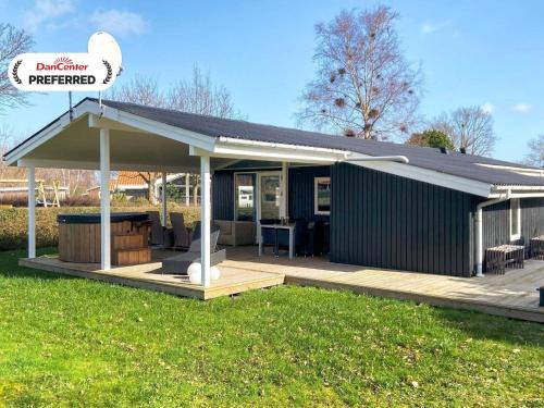Juelsminde House | Renovated Cottage in Juelsminde - By Traum Ferienwohnungen