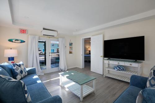 Mid Island House | Renovated Ground Floor 2BR Residence with Pool and Spa at Margarita Mansion