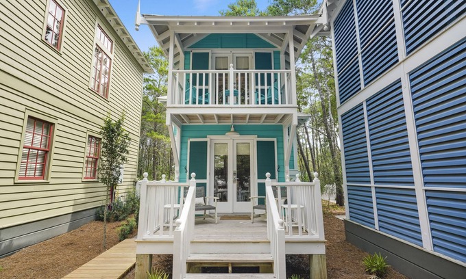 Seaside House | Renovated Seaside Cottage, Pet Friendly, Luxury Touches+ 2 Adult Bikes!