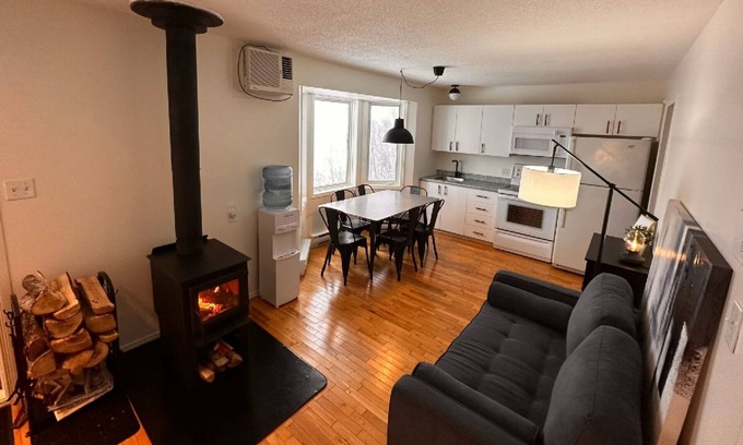 Bouchette House | Rental of renovated cottages facing the lake with a magnificent terrace