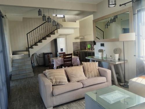 Grand River South East Villa | residence exotica