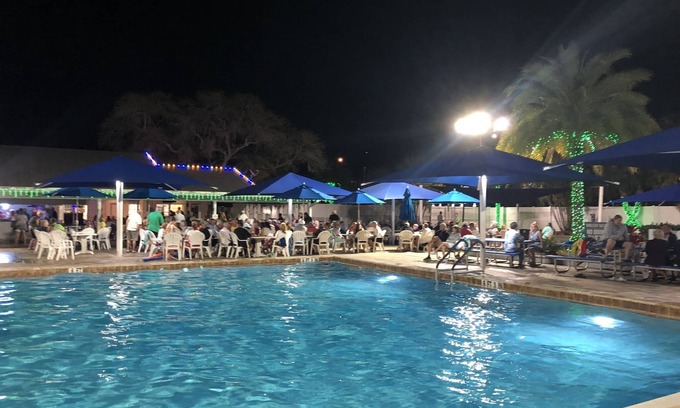 Braden River House | Resort living. Huge pools and Hot Tubs. WaterSlide. 20-30 minutes to 4 beaches!