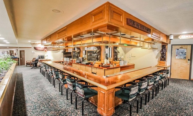 South Lake Tahoe Resort | Resort sits at the base of Heavenly Valley.