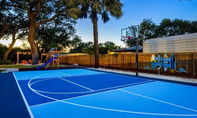 Largo House | Resort-Style Oasis Pool Mini Golf Playground