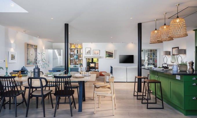 Trevone House | Rest Harrow - super stylish house, walking distance to Trevone beach