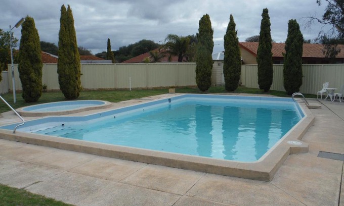 Broadwater Hotel | Restawile Motel
