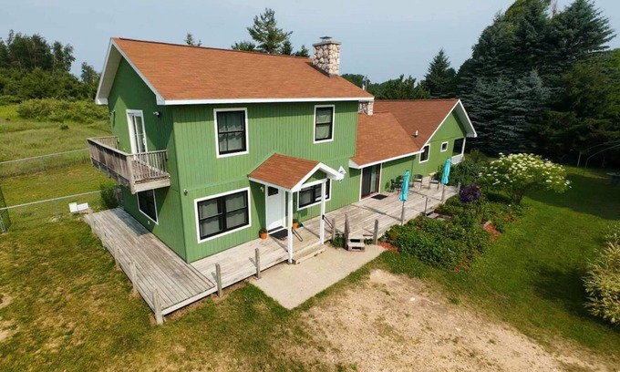 Levering House | Restful Rural Retreat in Bliss-between Mackinaw City and Petoskey