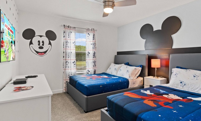 Kissimmee Ski Chalet | Restful Townhouse 4Bed/3Bath/Pool/5Min From Disney