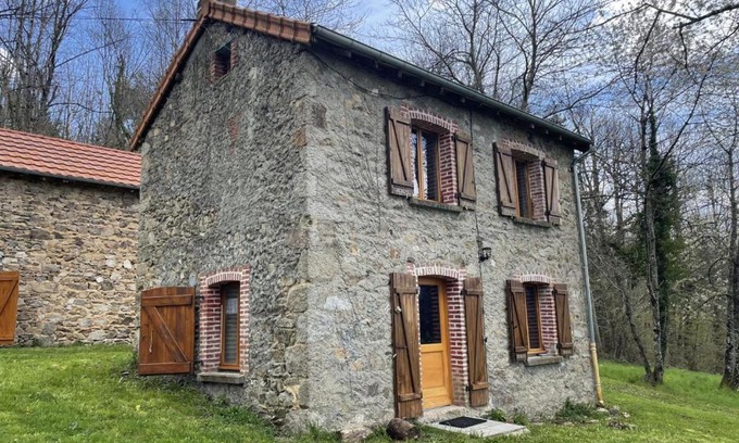 Chatel-Montagne House | Retraite Naturelle à Châtel-Montagne avec Vue Imprenable - FR-1-489-447