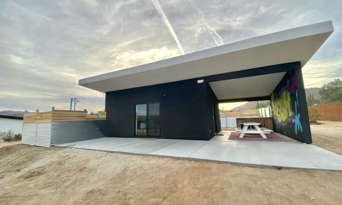 Joshua Tree House | ❤Retro 90s Vibe+Firepit+Hammocks❤