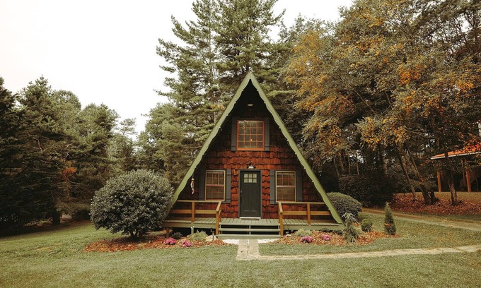 Fancy Gap Cabin | Retro A-Frame Cabin minutes from the Blue Ridge Parkway and I-77 in Fancy Gap