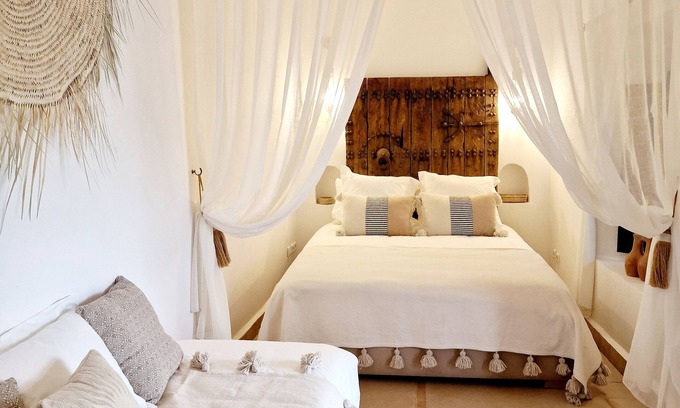 Bab Doukkala Hotel | Riad Dar El Mahja
