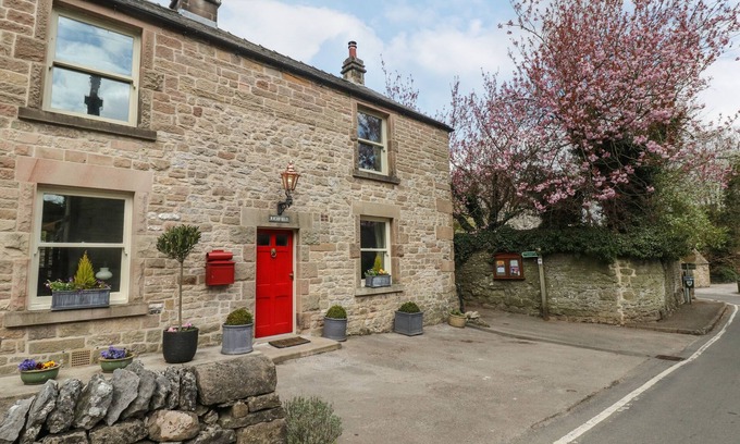 Winster House | RICHFIELD, pet friendly, luxury holiday cottage in Winster