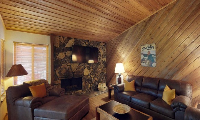 Elkhorn Village Apartment | Ridge Hideaway
