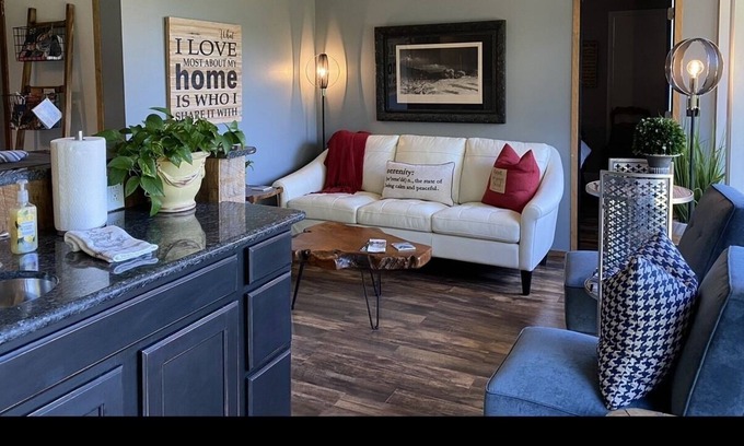 Franklin House | "Ridge View" private with incredible views. Private entrance ,plenty of parking.