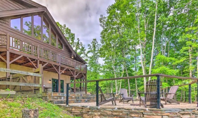 Vein Mountain Cabin | Ridgetop View Cabin ~ Pet-Friendly w/Hot Tub!