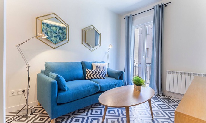 Almendrales Apartment | Rio Plaza III apartment in Madrid