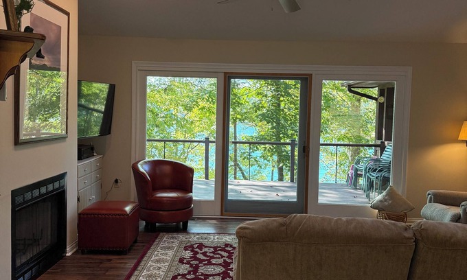 Big Creek House | Ripple Retreat Lake Front 3 BD 2.5 bathrooms, Private Boat Dock with Kayaks.