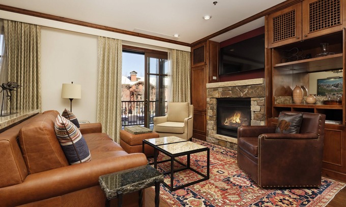 Aspen Apartment | Ritz Carlton 2 Bed Bath Kitchen Washer Dryer Parking