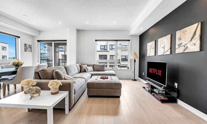 Burlington House | Ritzy 3BR Home with Balcony Near Burlington Pier