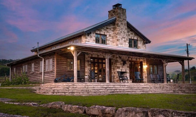 Blanco House | River Hill Ranch, Pet friendly, Firepit, Sleeps 10